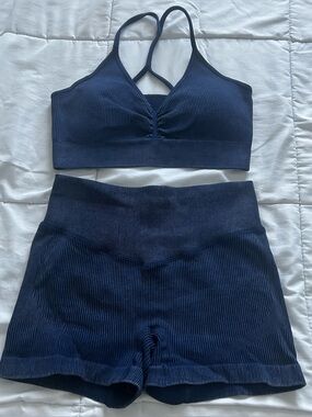 Ribbed Navy Blue Seamless Sports Bra & High-Waist Shorts Set